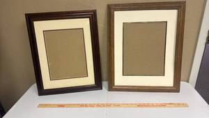 lot 642 image: Lot of 2 Picture Frames with Mats and Glass - 10x14 openings