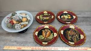 lot 652 image: 4 Decorative Painted Plates with Fruit Motif and Pedestal Bowl with Ornaments