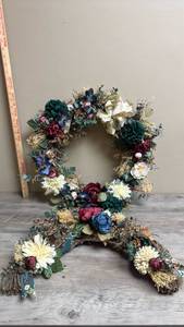 lot 671 image: Floral Wreath and Garland Set with Dried Botanicals