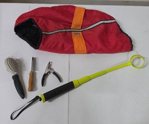 lot 250 image: Large Kong Dog Vest, Grooming Tools and a Ball Throwing Toy