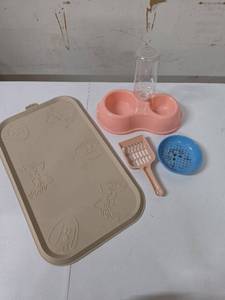 lot 251 image: Pet Food Mat, Small FoodWater Dish with bottle, scoop and small cat food bowl