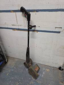 lot 802 image: Black & Decker 2 HP Electric Lawn Edger