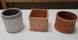 lot 806 image: Lot of 3 Decorative Planters - one Ceramic and two Terracotta