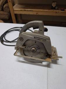 lot 811 image: Craftsman 7 12  Circular Saw Corded Power Tool - tested,  works well.  Cord good condition