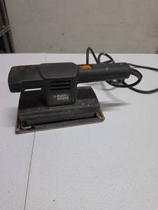lot 813 image: Black & Decker 7448 Type 4 Orbital Sander 15000 OPM 120V - tested,  works.  Cord has some paint on it but otherwise good condition