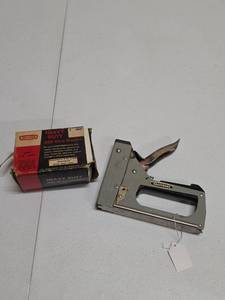 lot 817 image: Craftsman Heavy Duty Stapler with Heavy Duty .050 Wire Staples