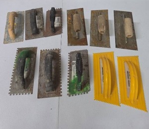 lot 850 image: Lot of 13 Trowels Hand Tools Assorted Styles and Sizes
