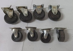 lot 867 image: Lot of 8 Swivel Casters