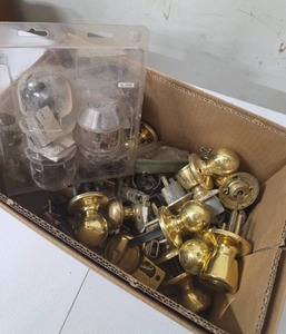 lot 870 image: Lot of Door Knobs, Locks, and Hardware - Brass and Chrome Finishes