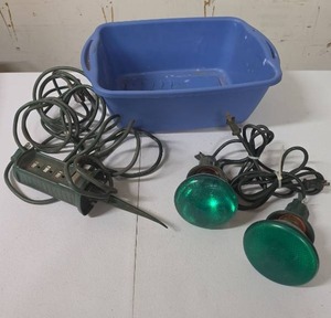 lot 879 image: Green Lens Lights, Power Strip stake and Blue Tub