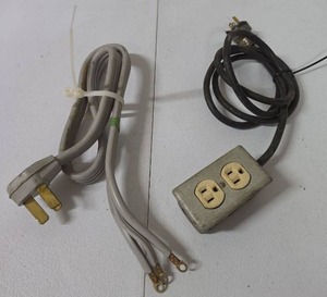 lot 880 image: Electrical Outlet Cords Lot 2-Outlet and 3-Outlet Power Strips