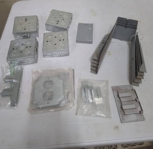 lot 885 image: Electrical Box Lot 4 Square Outlet Boxes, Covers, Brackets, Plates