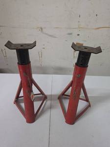 lot 886 image: Jack Stands Pair Red with Black Top Adjustable Height