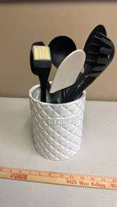 lot 404 image: Kitchen Utensil Set with Ceramic Utensils Crock