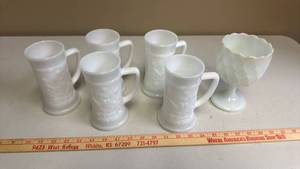lot 424 image: Vintage White Milk Glass Mug Set of 5 and Pedestal Compote