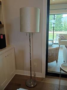 lot 906 image: 68in tall Floor Lamp.