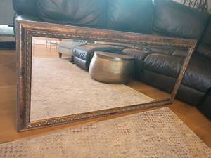 lot 907 image: Decorative Wall Mirror