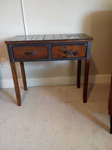 lot 914 image: Side Table with 2 Drawers.  29 x 31 x 16