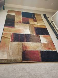 lot 916 image: Area Rug.  8ft  X 5ft 1in.