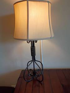 lot 918 image: 30in tall Table Lamp