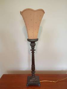 lot 919 image: 32in tall Table Lamp