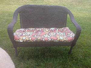 lot 935 image: Wicker Love Seat with Cushion
