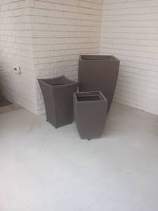 lot 951 image: 3  Plastic Plant Pots.  31 x 18 x 18.    21 x 14 x 14.  18 x 12 x 12