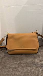 lot 1001 image: Kate spade hand bag