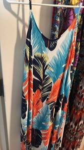 lot 1204 image: Womens Sleeveless Printed Dresses Lot 3 Pieces Multi-Color size M