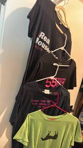 lot 1212 image: Lot of 5 Graphic T-Shirts size l and xl
