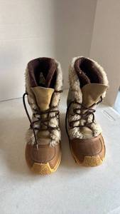 lot 1226 image: Sorel Winter Boots Pair Lace-Up Insulated wool- Lined size unknown