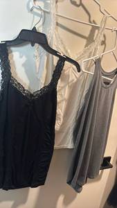 lot 1233 image: Womens tank tops