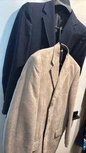 lot 1252 image: Mens suit jackets size 42r