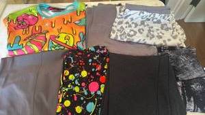 lot 1264 image: Pajamas and leggings size M