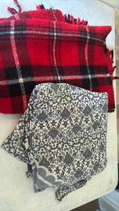 lot 1268 image: Table cloth and picnic blanket