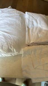 lot 1276 image: Queenfull size sheet set