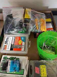 lot 2012 image: Various Nails and Screws and Screwdriver Set