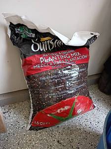 lot 2021 image: Sunshine Natural and Organic Planting Mix.  New Bag