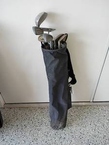 lot 2023 image: Various Right Handed Golf Clubs with Bag.  Some clubs say Jr. Size