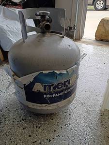 lot 2026 image: Propane Tank