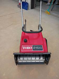 lot 2027 image: Toro Snow Blower