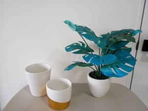 lot 2133 image: Faux Plant with 2 Extra Pots