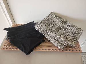 lot 2216 image: Tin Serving Tray with 8 Placemats and 8 Napkins