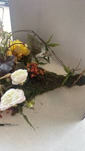 lot 2301 image: Cornucopia with faux flowers