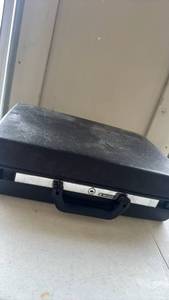 lot 2317 image: Samsonite brief case