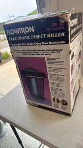 lot 2333 image: Flowtron BK 40 Electronic Insect Killer 40 Watts