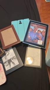 lot 70775 image: Lot of 5 Picture Frames Various Sizes Wood and Metal