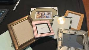 lot 70776 image: Lot of 6 Picture Frames Various Sizes and Styles