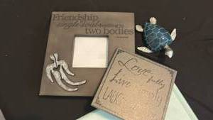 lot 70784 image: Friendship Single Soul Two Bodies Photo Frame with Turtle Figurine