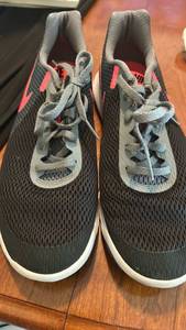 lot 70796 image: Nike Youth Running Shoes US 11 881605-005